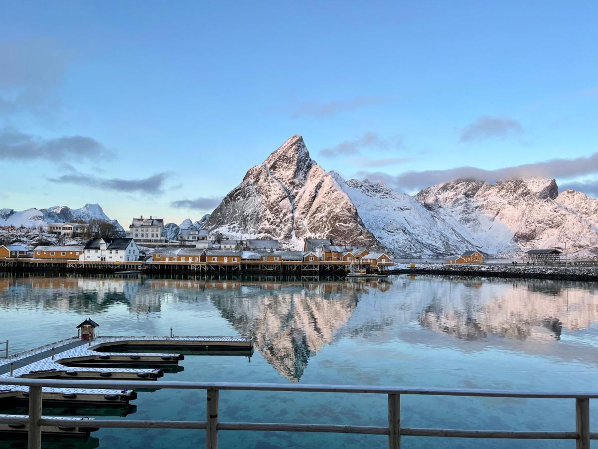 Rostad Retro Rorbuer Reine Exteriér fotografie