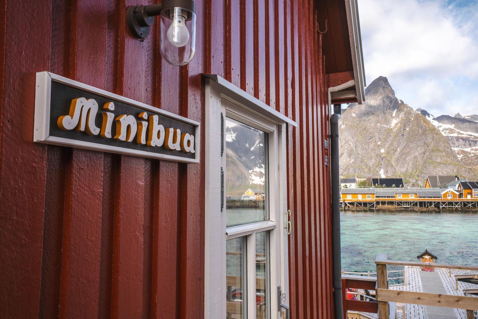 Rostad Retro Rorbuer Reine Exteriér fotografie